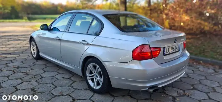BMW E90 2009 photo 4