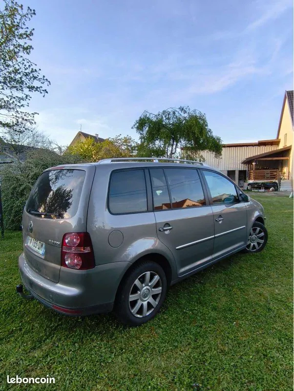 Volkswagen Touran 2007 photo 2