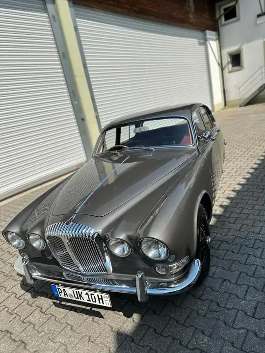 Jaguar Sovereign