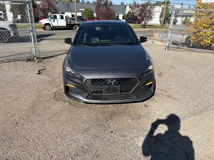 Hyundai Elantra Gt 2019 photo 2