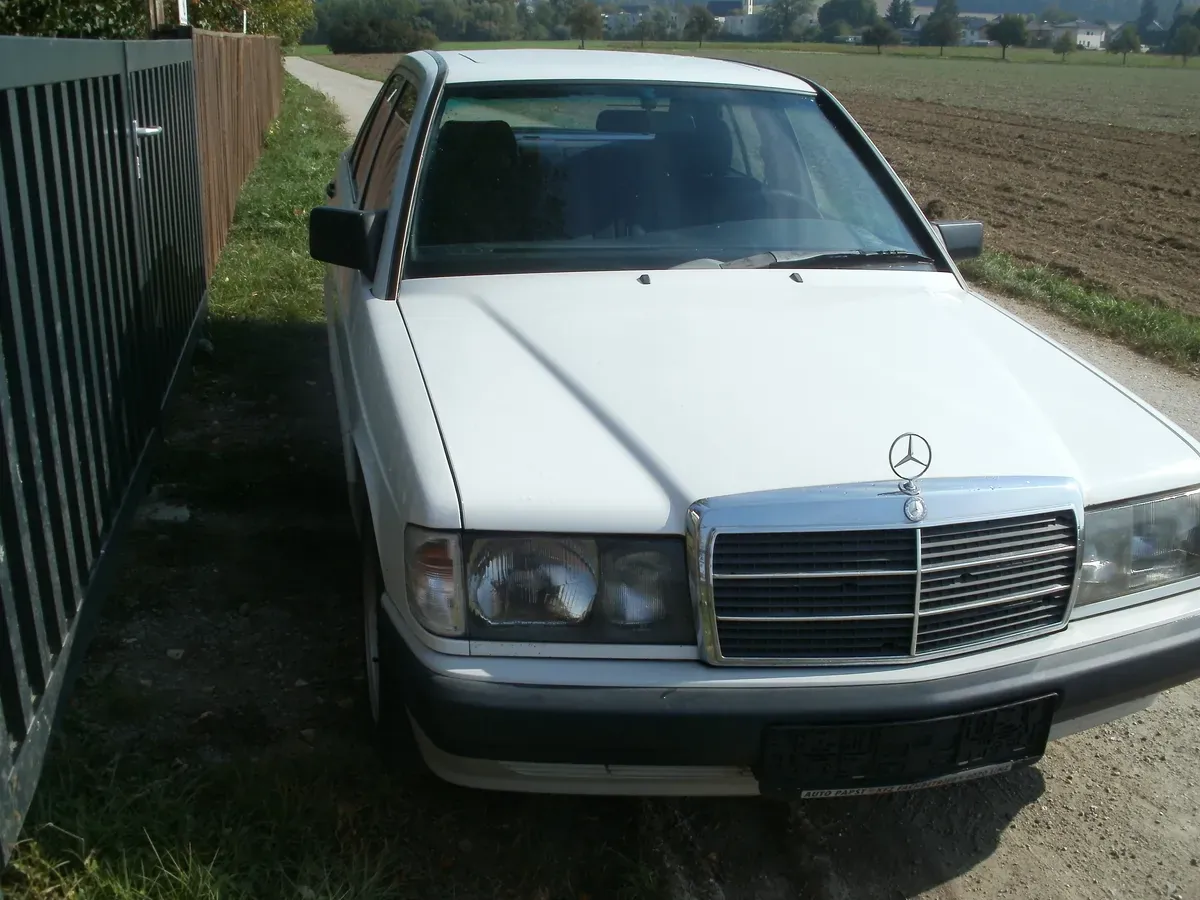 Mercedes-Benz 190 1990 photo 2