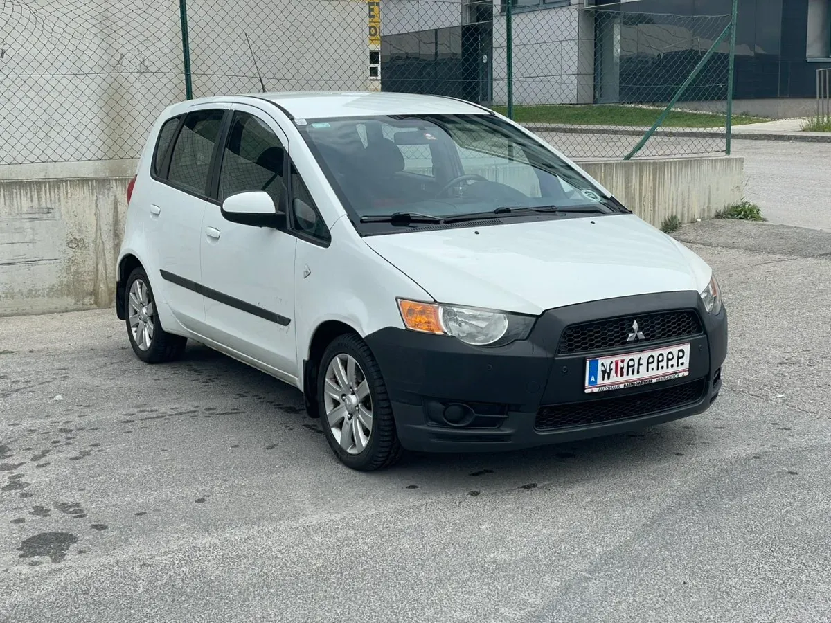 Mitsubishi Colt 2010 photo 2