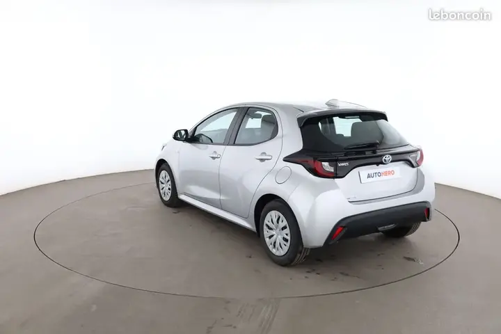 Toyota Yaris 2021 photo 2