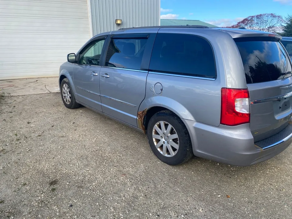 Chrysler Town & Country 2015 photo 3