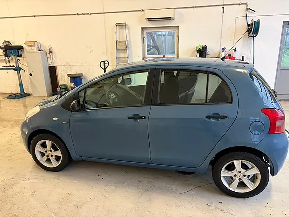 Toyota Yaris 2008 photo 2