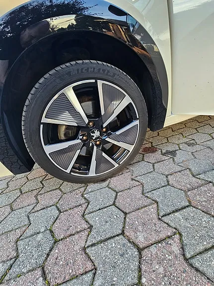 Peugeot E-208 2020 photo 5