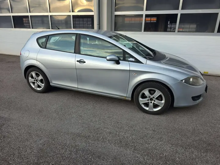 Seat Leon 2008 photo 2