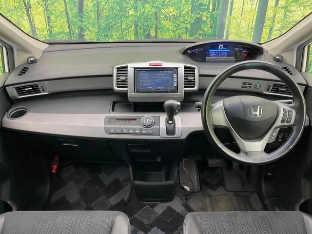 Honda Freede Hybrid 2012 photo 2