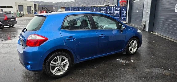 Toyota Auris 2010 photo 4