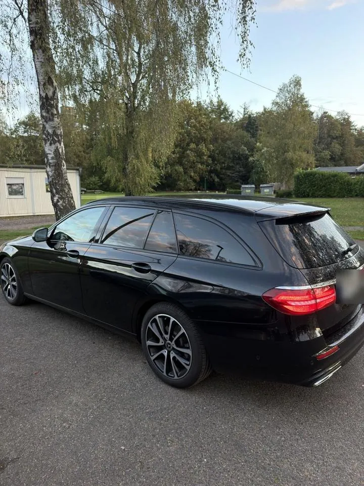 Mercedes-Benz E 220 D