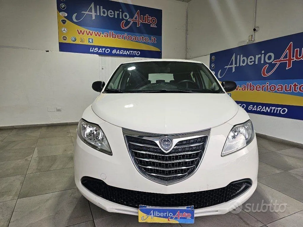 Lancia Ypsilon 2014 photo 2