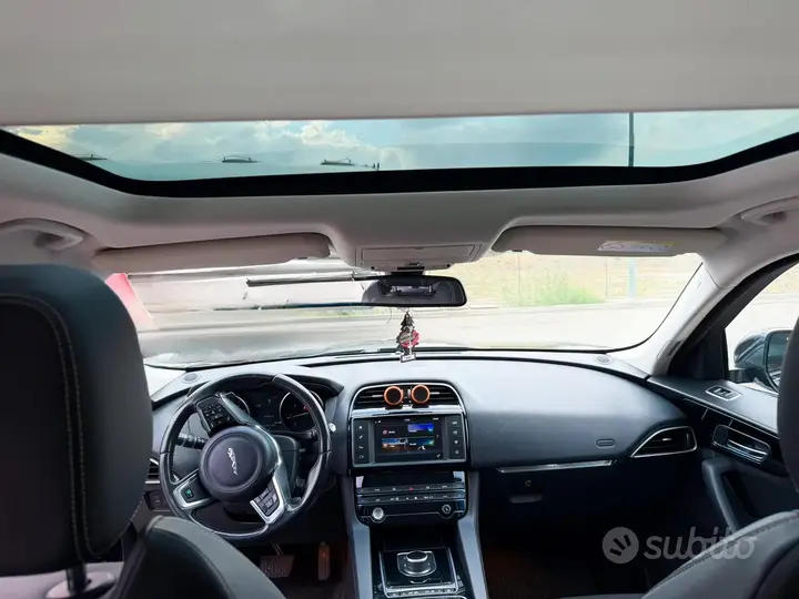 Jaguar F-Pace 2017 photo 4