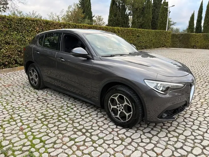 Alfa Romeo Stelvio 2023 photo 3