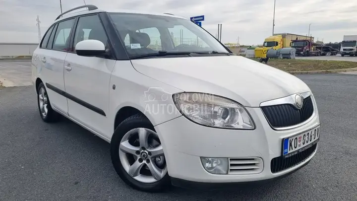 Skoda Fabia 2010 photo 2