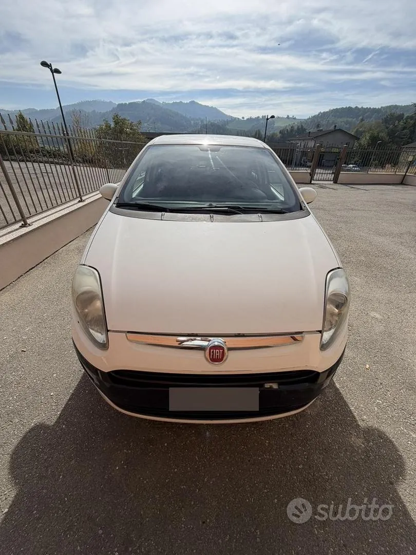 Fiat Punto 2010 photo 2