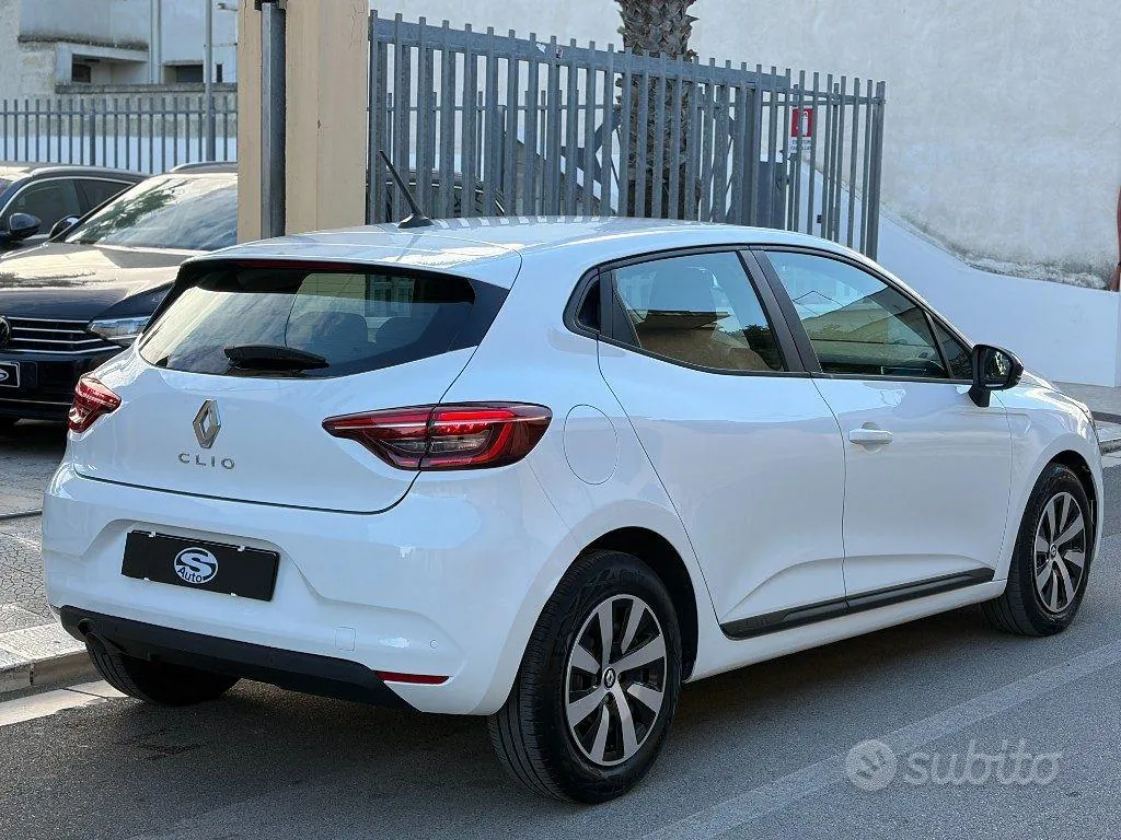 Renault Clio 2023 photo 3