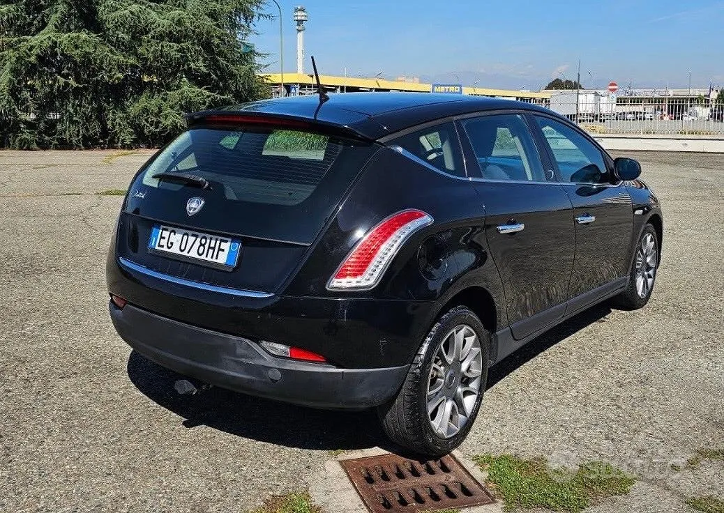 Lancia Delta 2011 photo 2