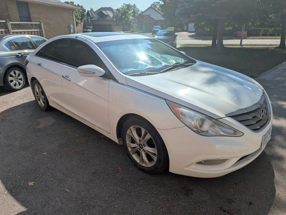 Hyundai Sonata 2011 photo 2