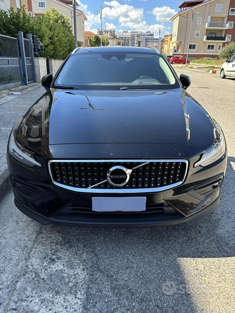 Volvo V60 2021 photo 2