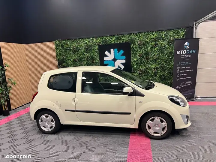 Renault Twingo 2010 photo 2