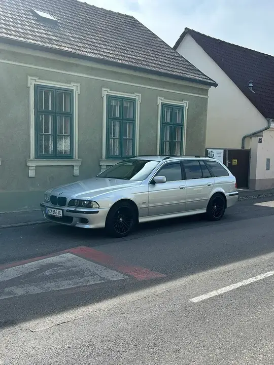 BMW 5 Series 2002 photo 2