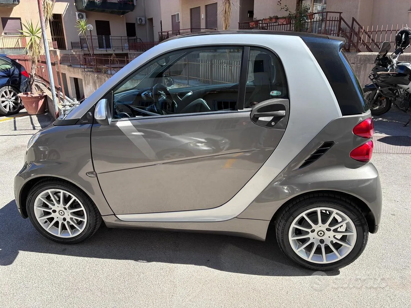 Smart Fortwo 2011 photo 2