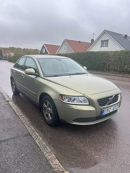 Volvo S40 2010 photo 2