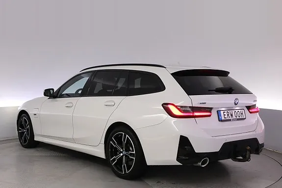 BMW 330E 2023 photo 4