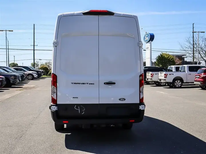 Ford Transit 2026 photo 5