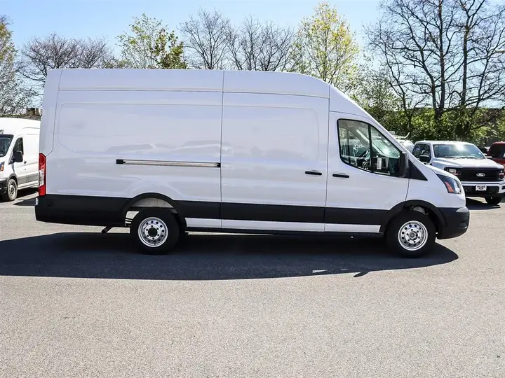 Ford Transit 2026 photo 4