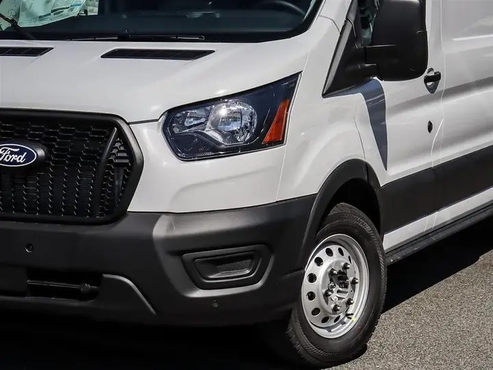 Ford Transit 2026 photo 2
