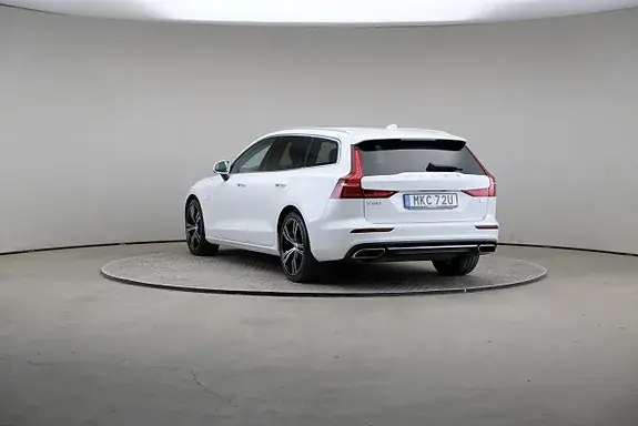 Volvo V60 2022 photo 2