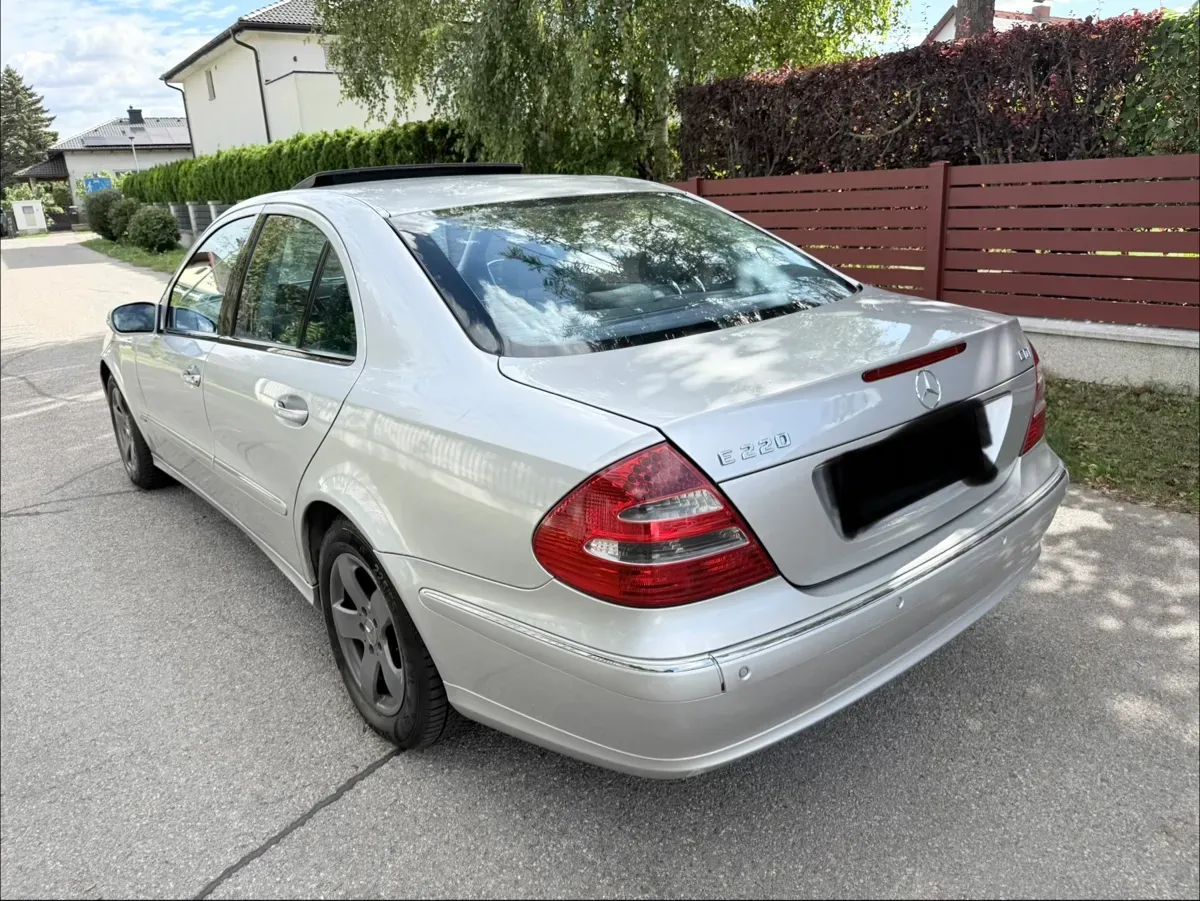 Mercedes-Benz E-Class 2003 photo 3