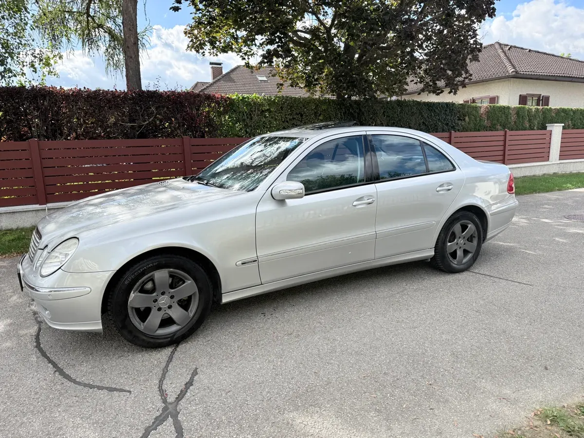 Mercedes-Benz E-Class 2003 photo 2