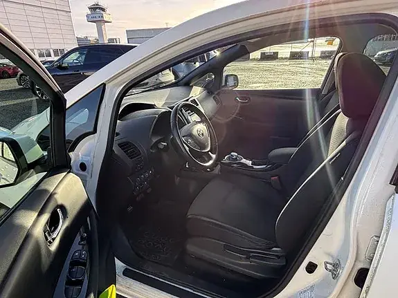 Nissan Leaf 2015 photo 3