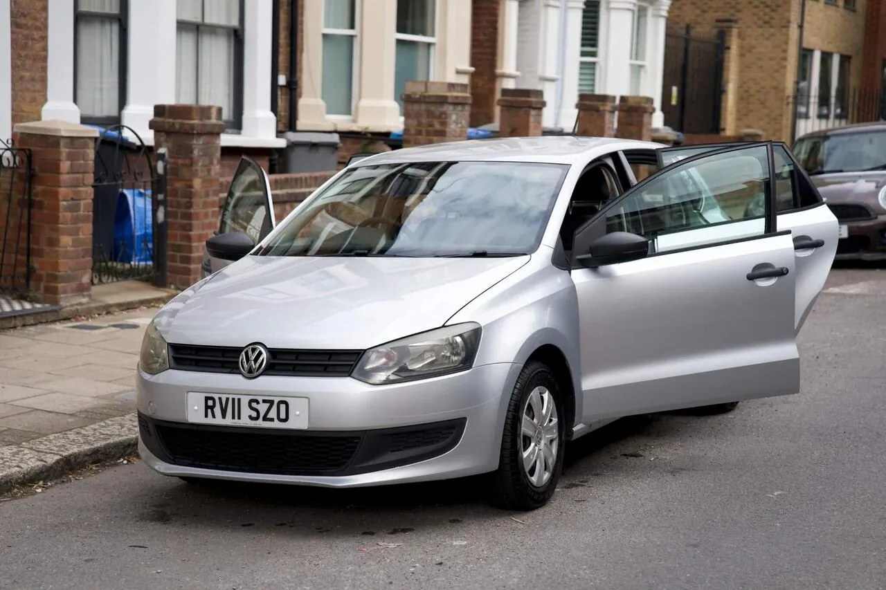 Volkswagen Polo 2011 photo 2