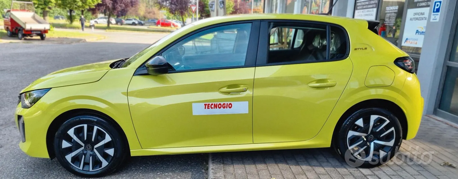 Peugeot 208 2025 photo 2
