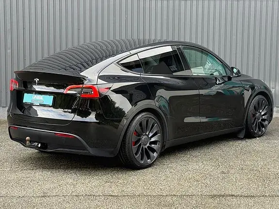 Tesla Model Y 2023 photo 4