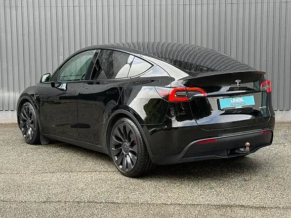 Tesla Model Y 2023 photo 2