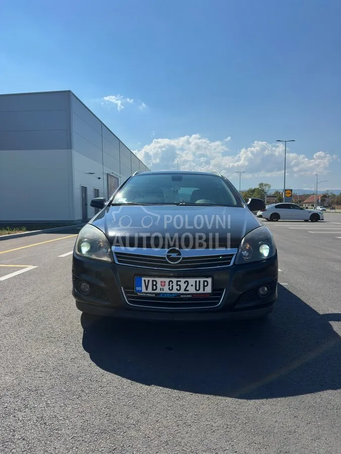 Opel Astra H 2010 photo 3