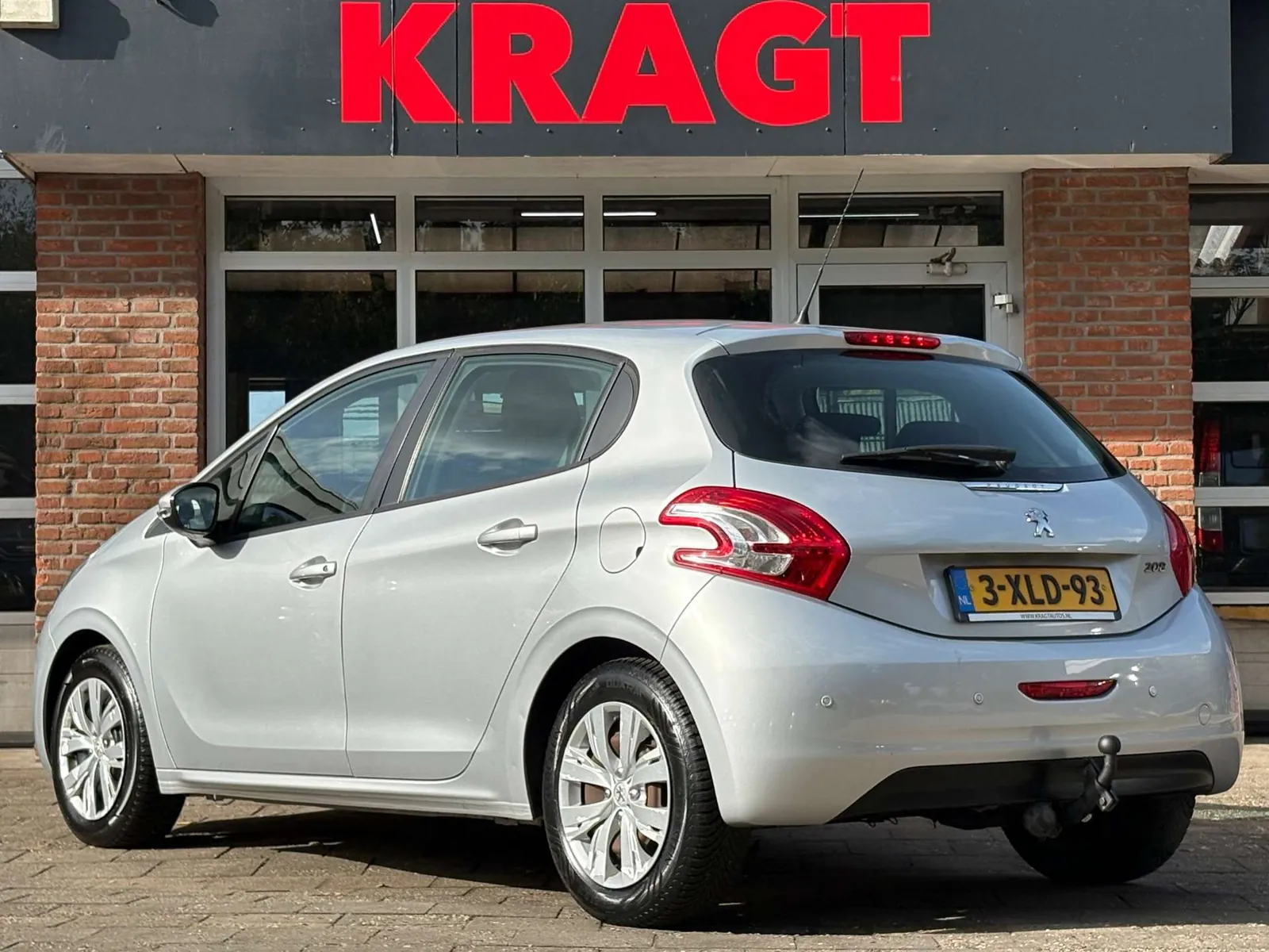 Peugeot 208 2014 photo 3