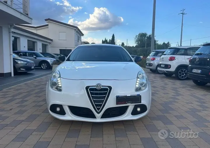 Alfa Romeo Giulietta 2013 photo 2