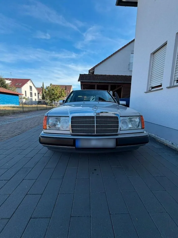 Mercedes-Benz 230 E