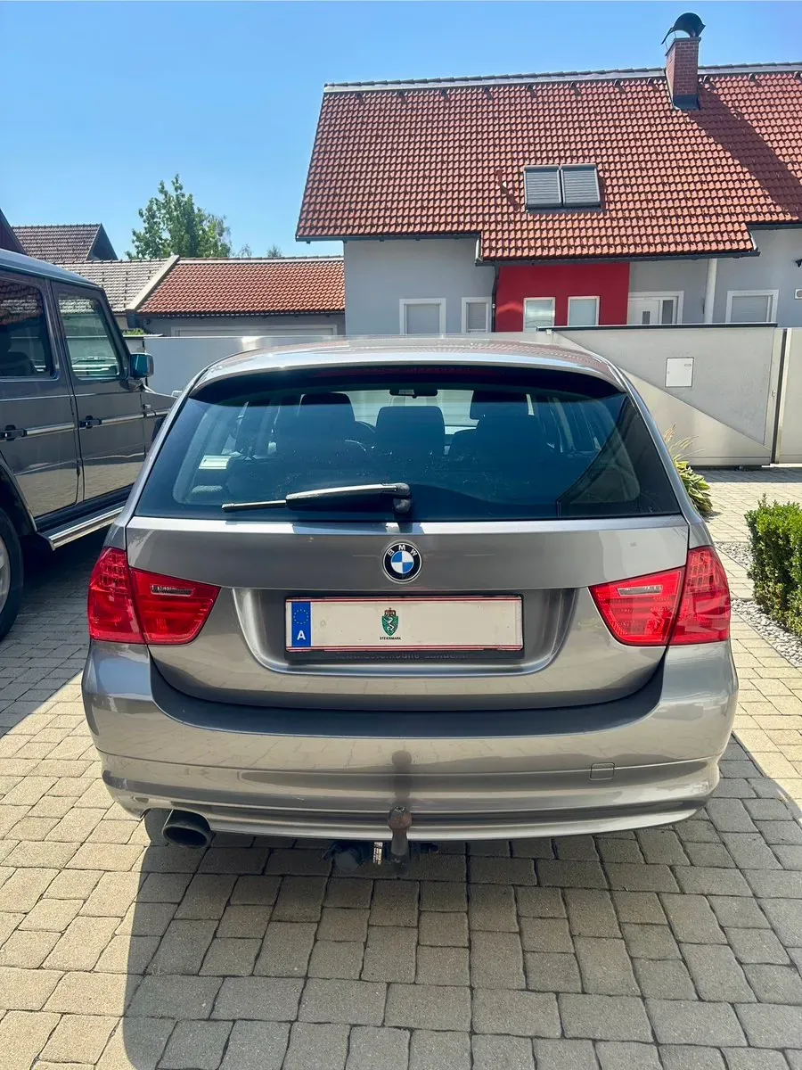 BMW 3 Series 2009 photo 3