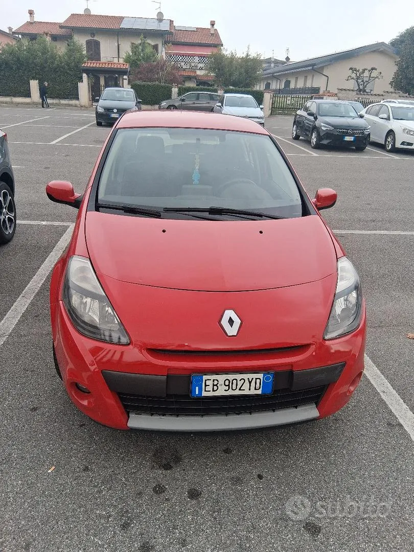 Renault Clio 2010 photo 2