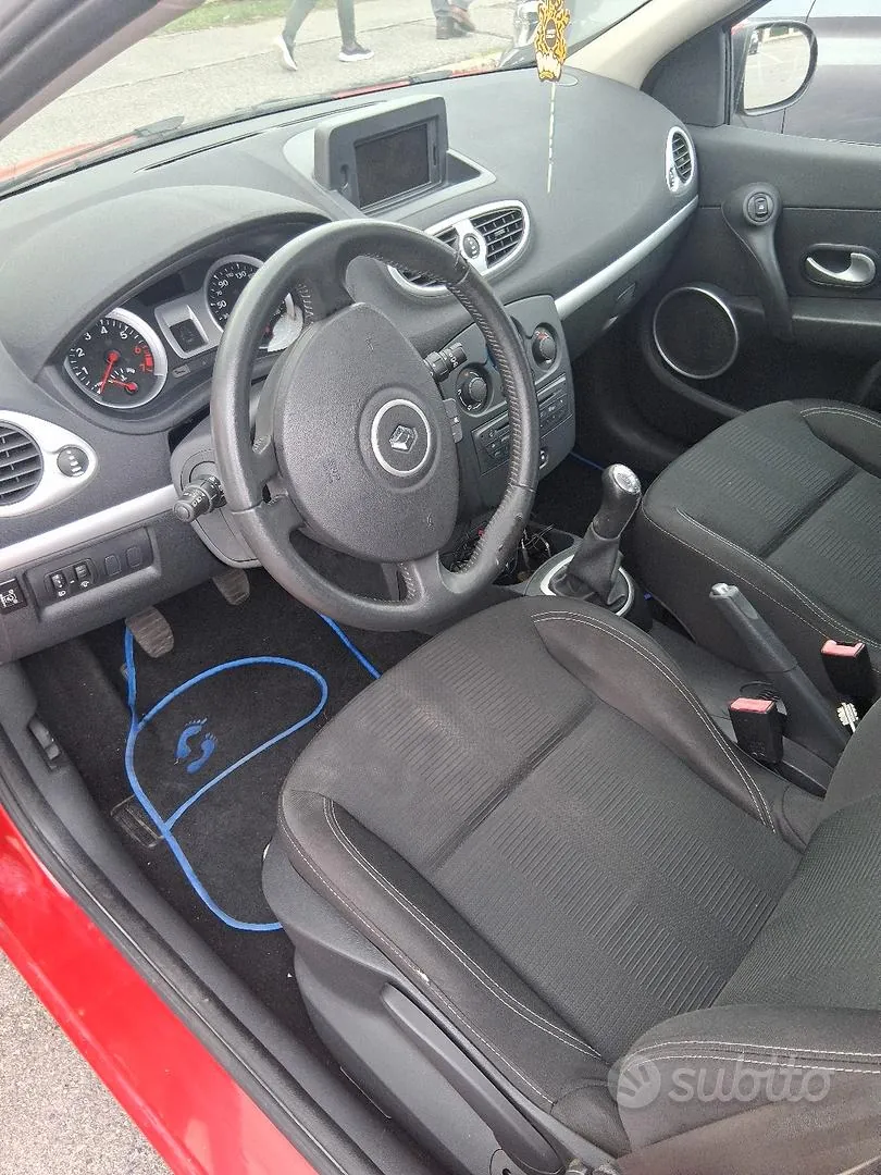 Renault Clio 2010 photo 4