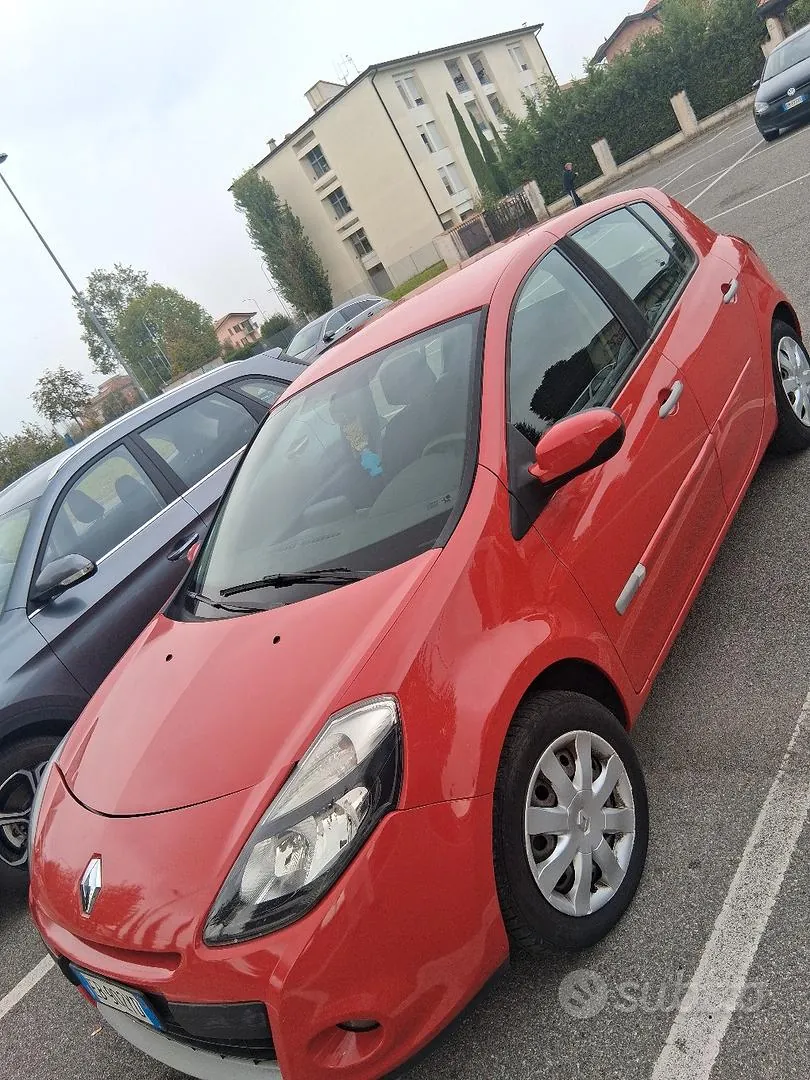 Renault Clio 2010 photo 3