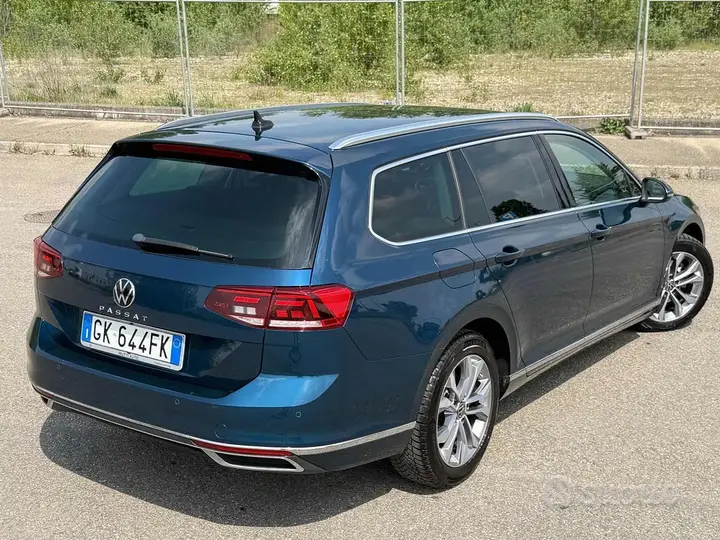 Volkswagen Passat 2022 photo 2