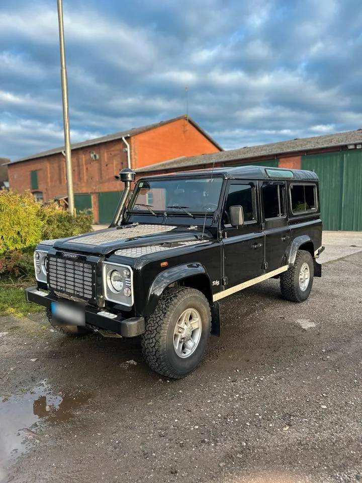 Land Rover Defender 110