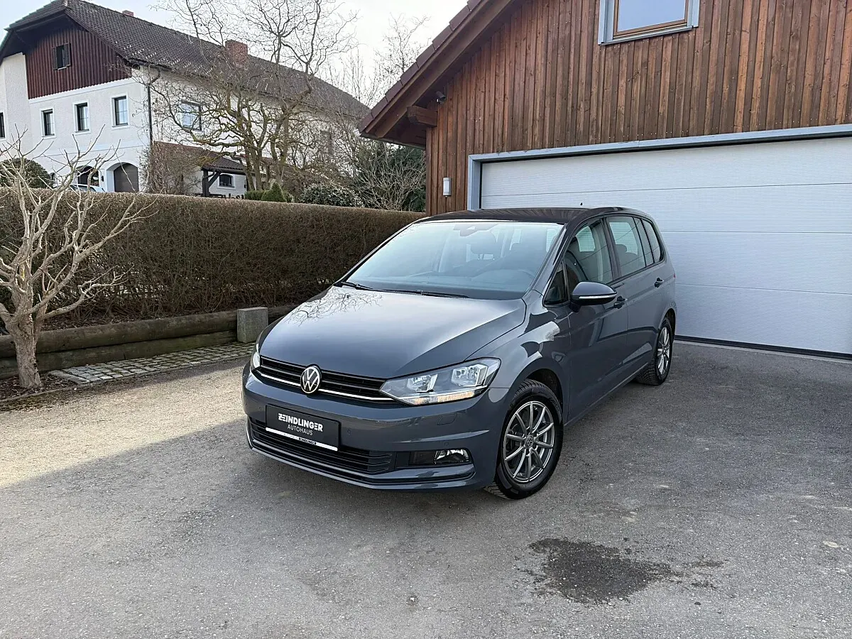 Volkswagen Touran 2022 photo 2
